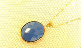 Mavi dəlikli medalyon ilə qızıl rəngli boyunbağı